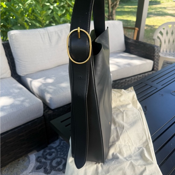 Banana Republic leather tote - Picture 2 of 11